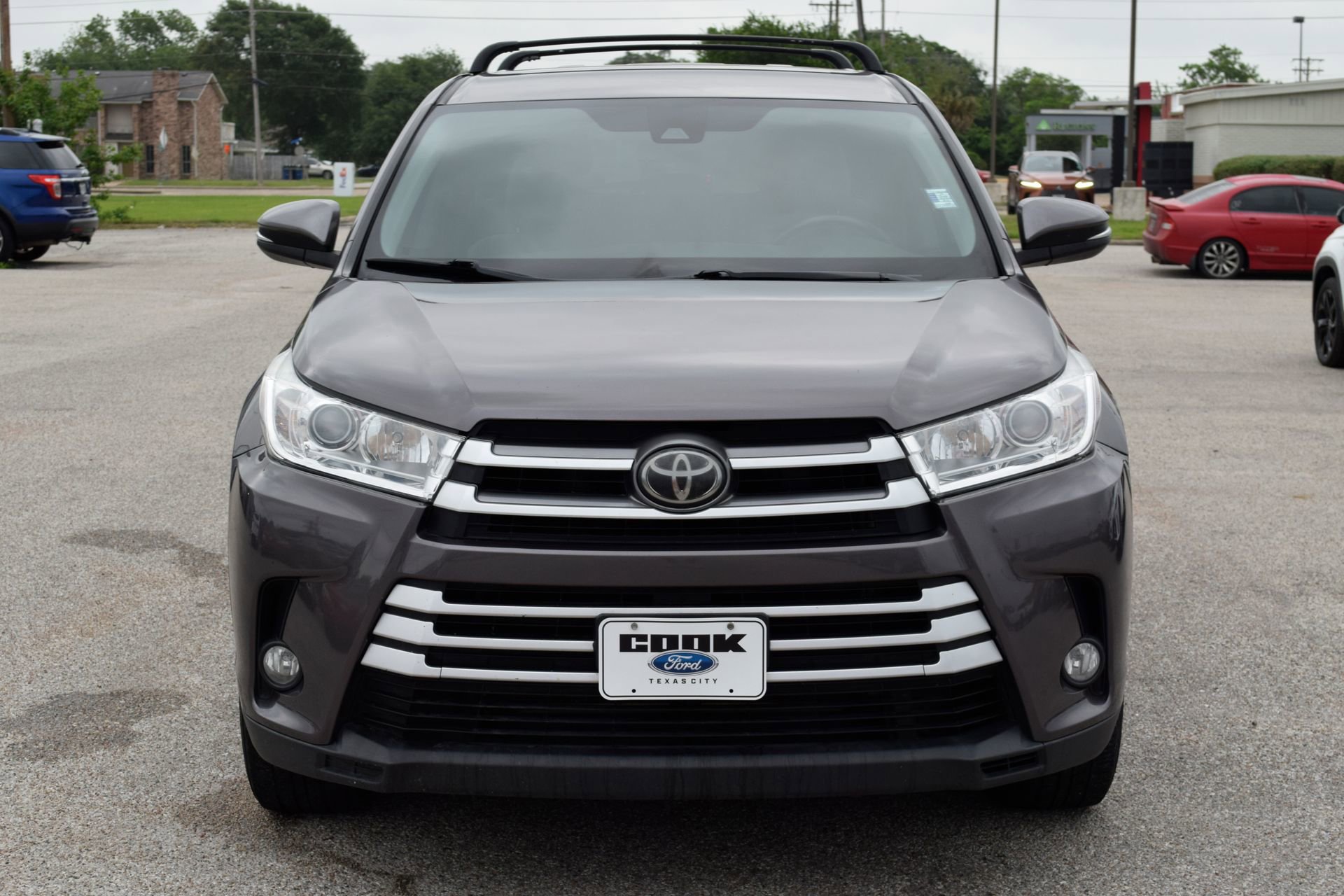 Used 2019 Toyota Highlander Plus FWD image 2