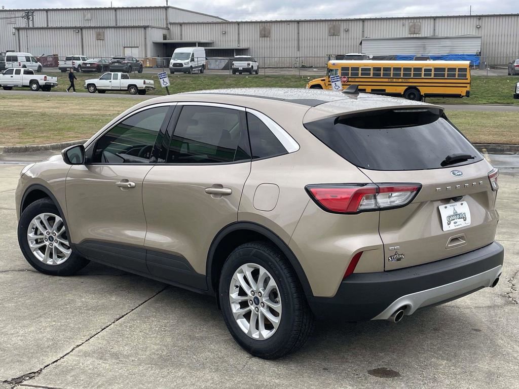 Certified 2020 Ford Escape SE image 3