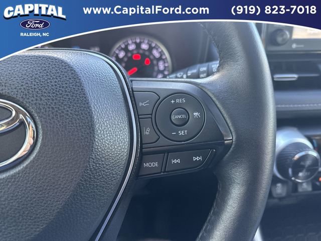 Used 2022 Toyota RAV4 XLE Premium image 23