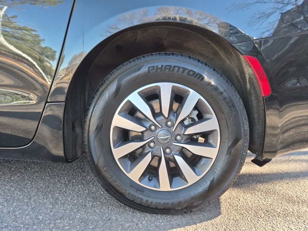 Used 2024 Chrysler Pacifica Select image 36