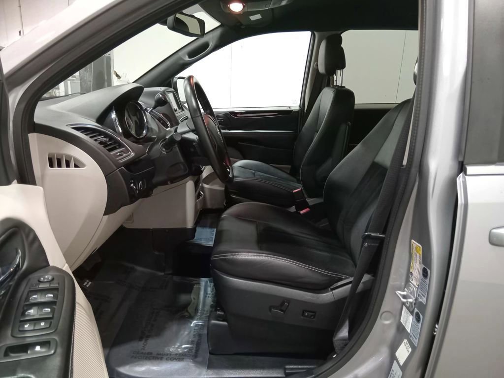 Used 2018 Dodge Grand Caravan SXT image 15