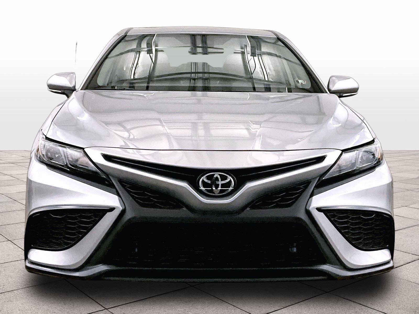 Used 2024 Toyota Camry SE FWD image 3