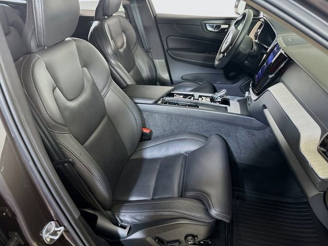 Used 2022 Volvo XC60 B5 Inscription w/ Climate Package image 13