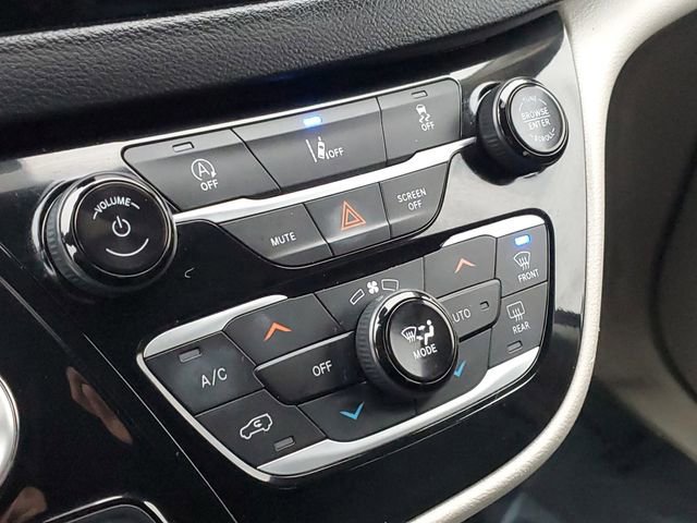 Used 2022 Chrysler Pacifica Touring-L image 18