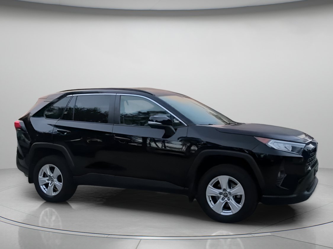 Used 2021 Toyota RAV4 XLE AWD/4WD image 34