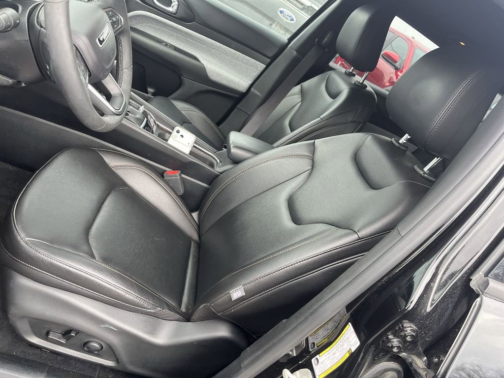 Used 2024 Jeep Compass Latitude AWD/4WD image 6