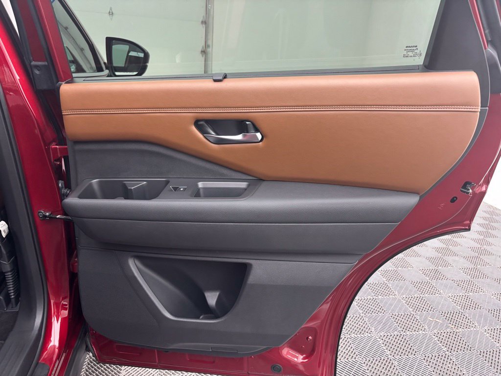 Used 2023 Nissan Pathfinder Platinum AWD/4WD image 44