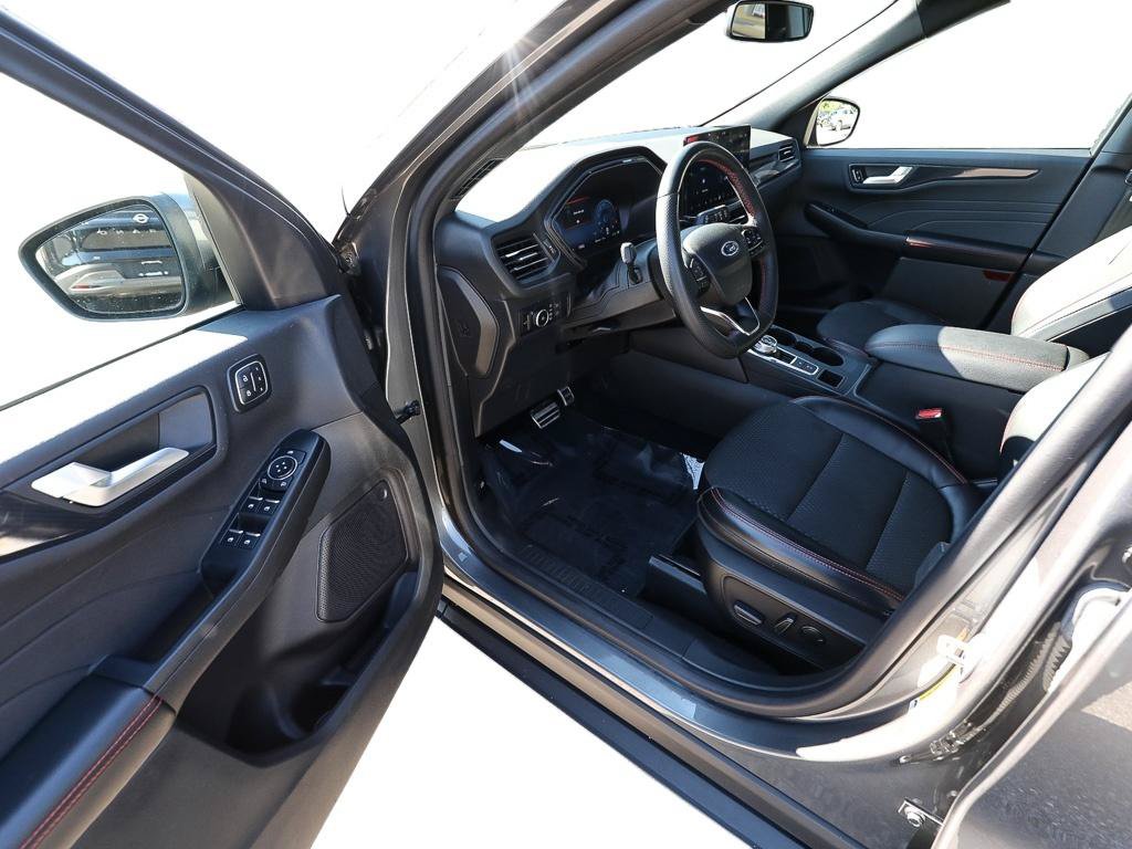 Certified 2023 Ford Escape ST-Line Elite AWD/4WD image 12