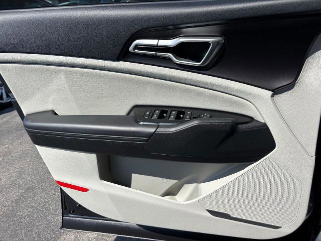 Used 2025 Kia Sportage EX FWD image 18