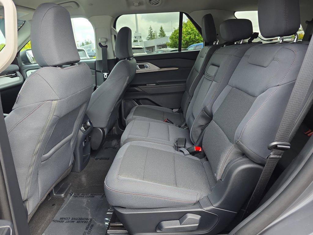 Certified 2025 Ford Explorer Active AWD/4WD image 9
