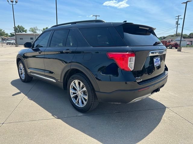 Certified 2024 Ford Explorer XLT w/ Equipment Group 202A AWD/4WD image 3