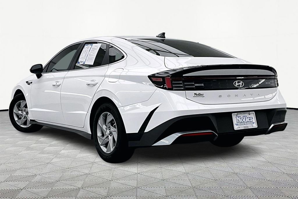 Used 2025 Hyundai Sonata SE image 2