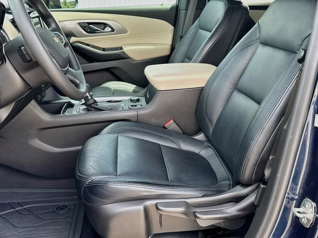Used 2022 Chevrolet Traverse LS FWD image 18