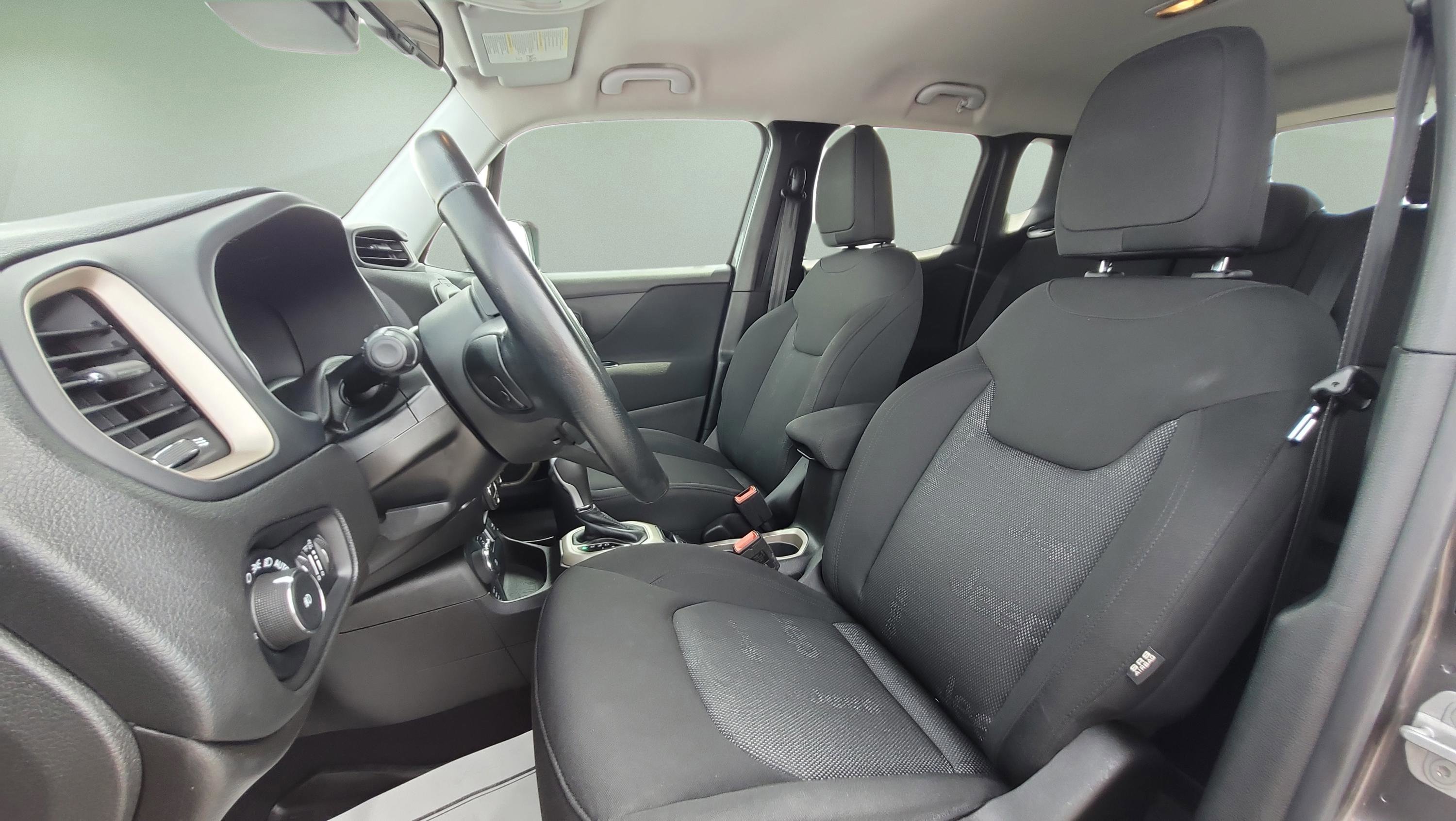 Used 2017 Jeep Renegade Latitude w/ Safety & Security Group image 28