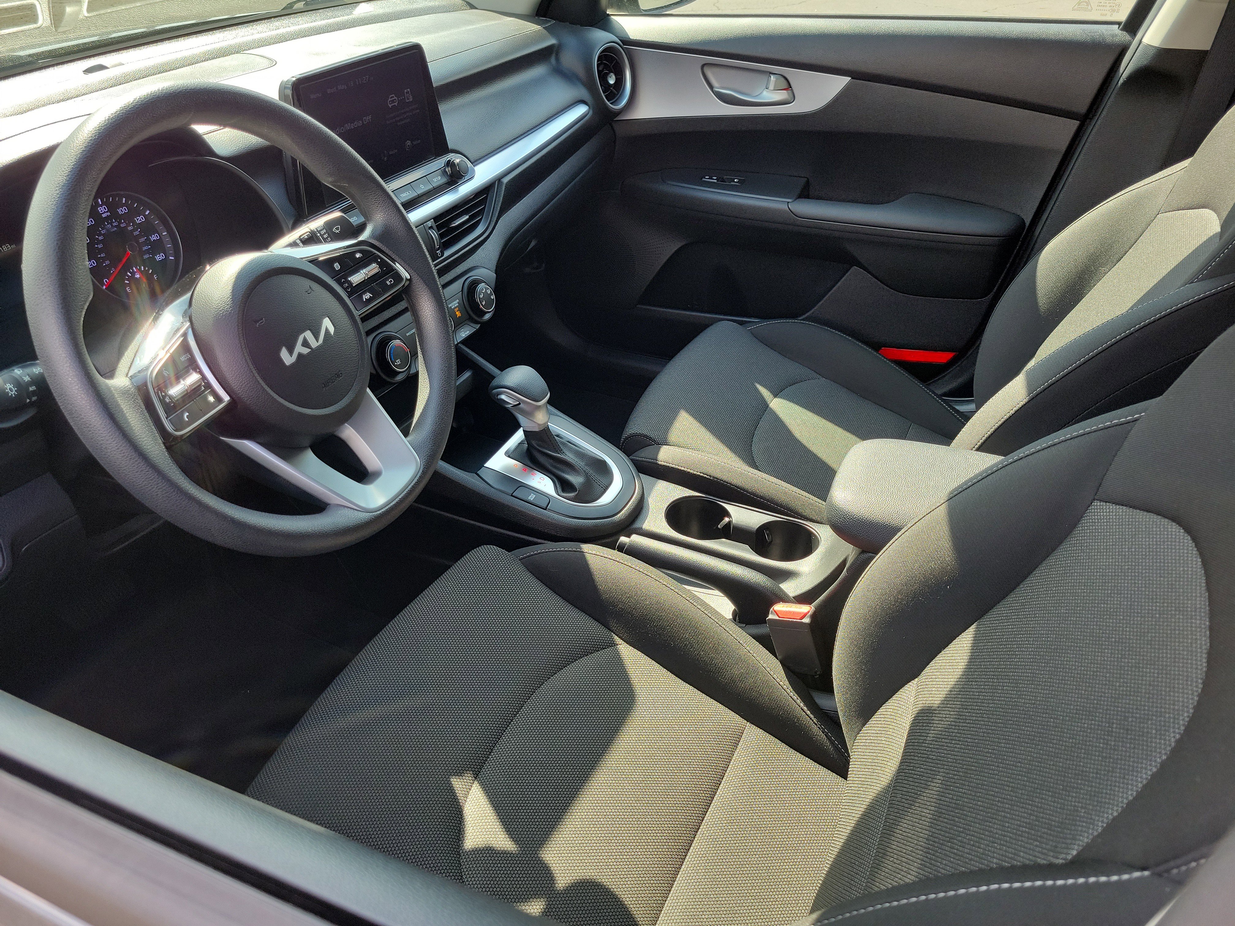 Used 2022 Kia Forte LXS w/ LXS Technology Package FWD image 3