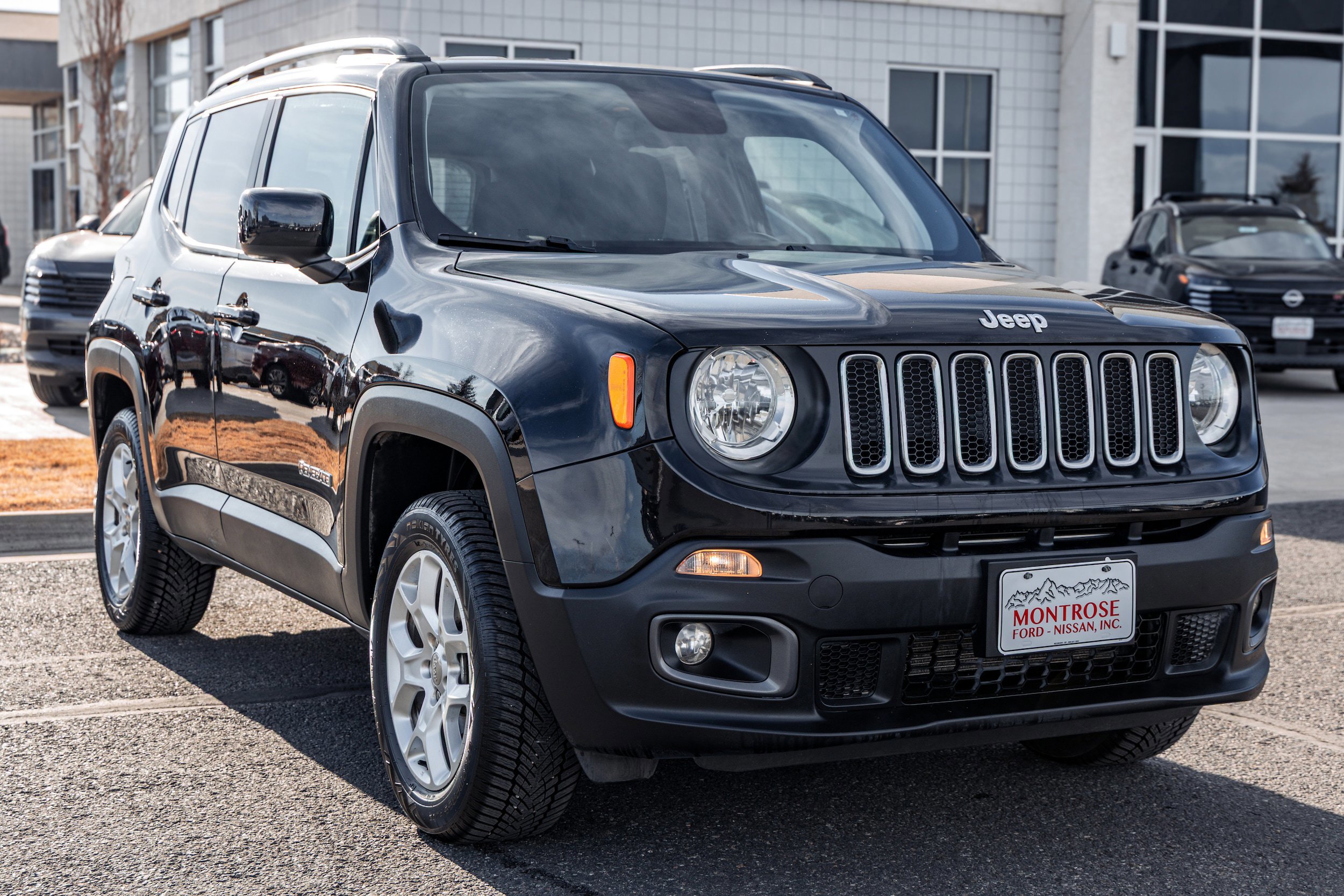 Used 2018 Jeep Renegade Latitude w/ Cold Weather Group AWD/4WD image 5