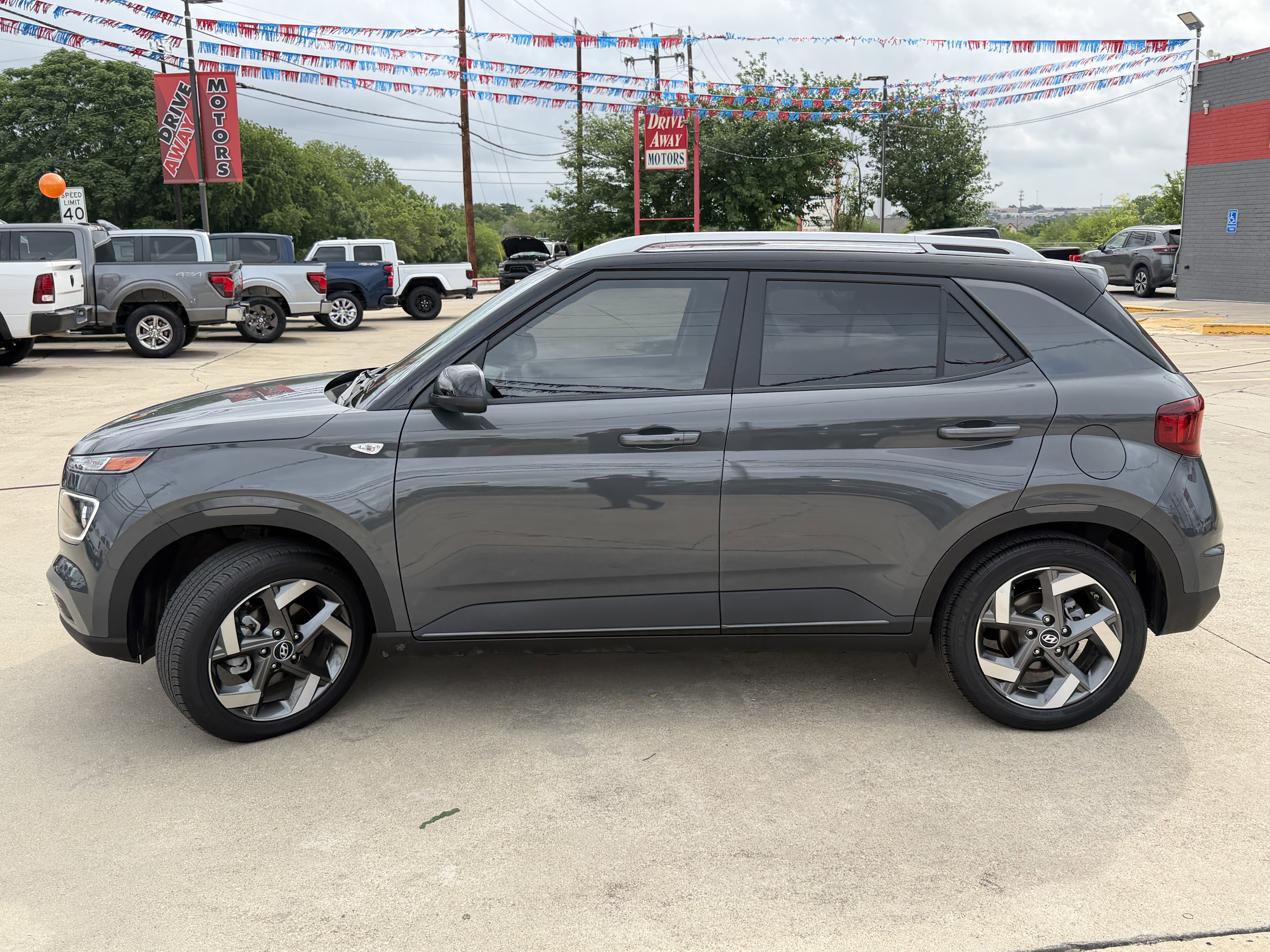 Used 2024 Hyundai Kona SEL w/ Convenience Package FWD image 19