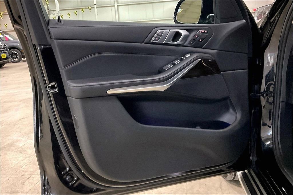 Used 2019 BMW X7 xDrive40i w/ Cold Weather Package image 22