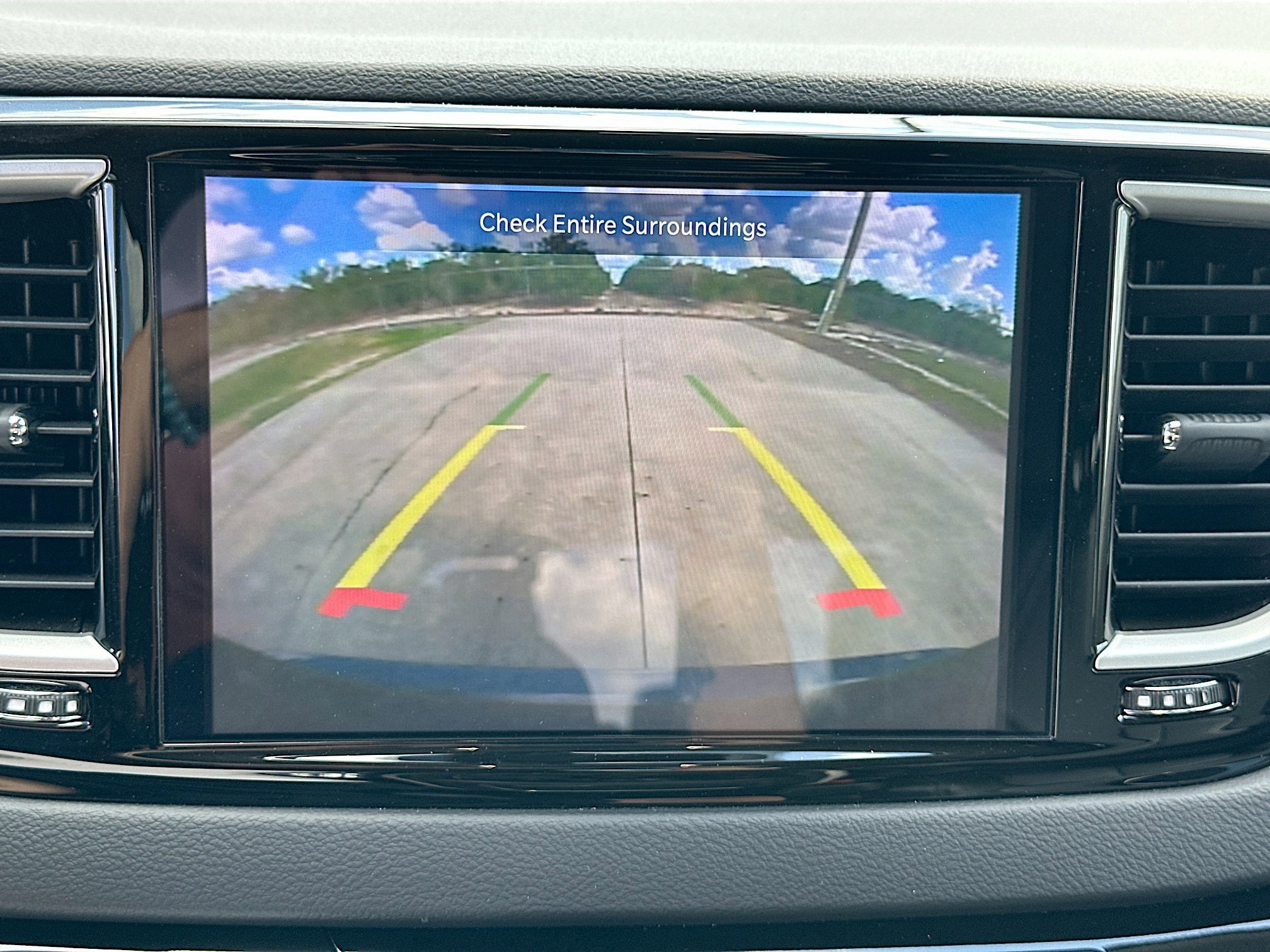 Used 2023 Chrysler Pacifica Touring-L image 13