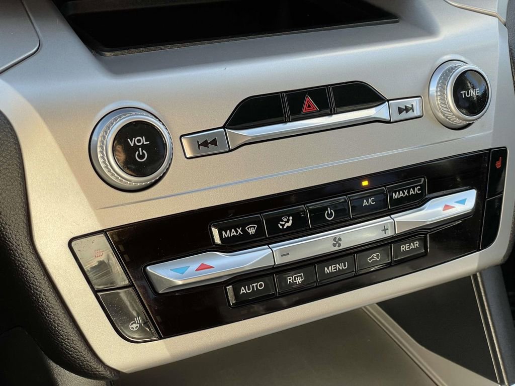 Certified 2022 Ford Explorer XLT w/ Equipment Group 202A image 15