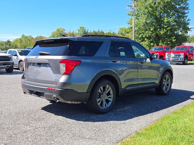 Certified 2022 Ford Explorer XLT w/ Equipment Group 202A AWD/4WD image 3