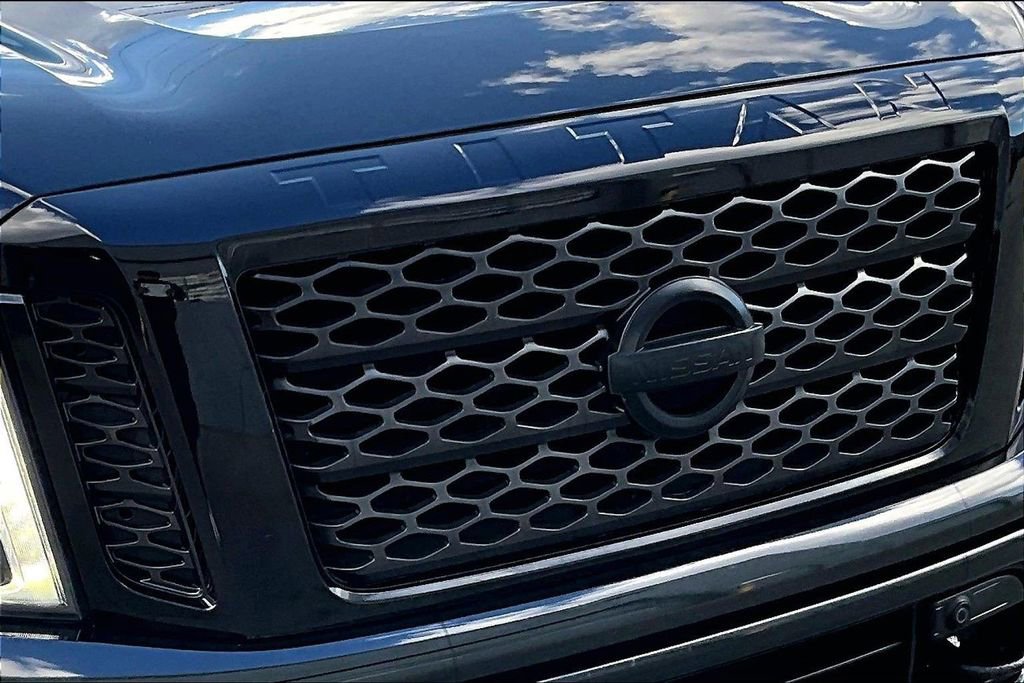 Used 2018 Nissan Titan SV w/ SV Convenience Package image 29