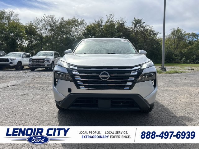 Used 2024 Nissan Rogue SV AWD/4WD image 8