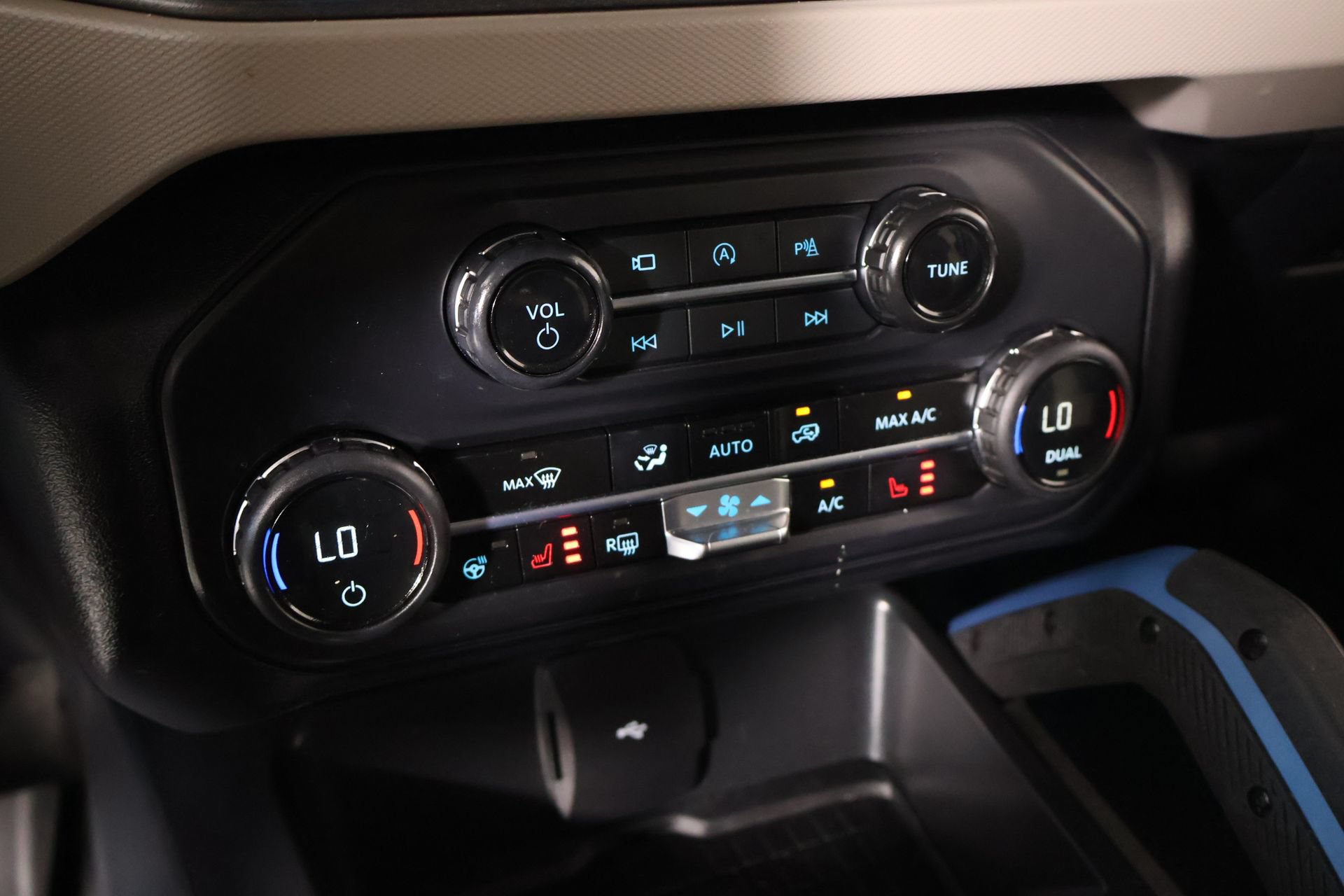 Certified 2024 Ford Bronco Wildtrak AWD/4WD image 8