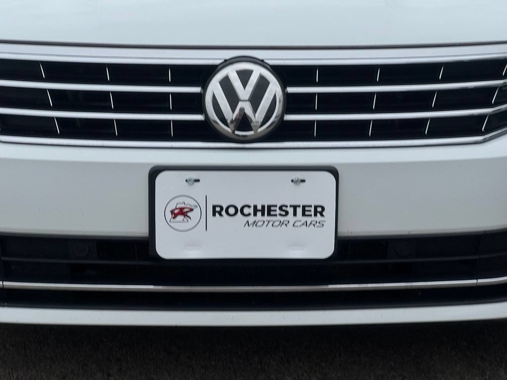 Used 2018 Volkswagen Passat 2.0T SE FWD image 42