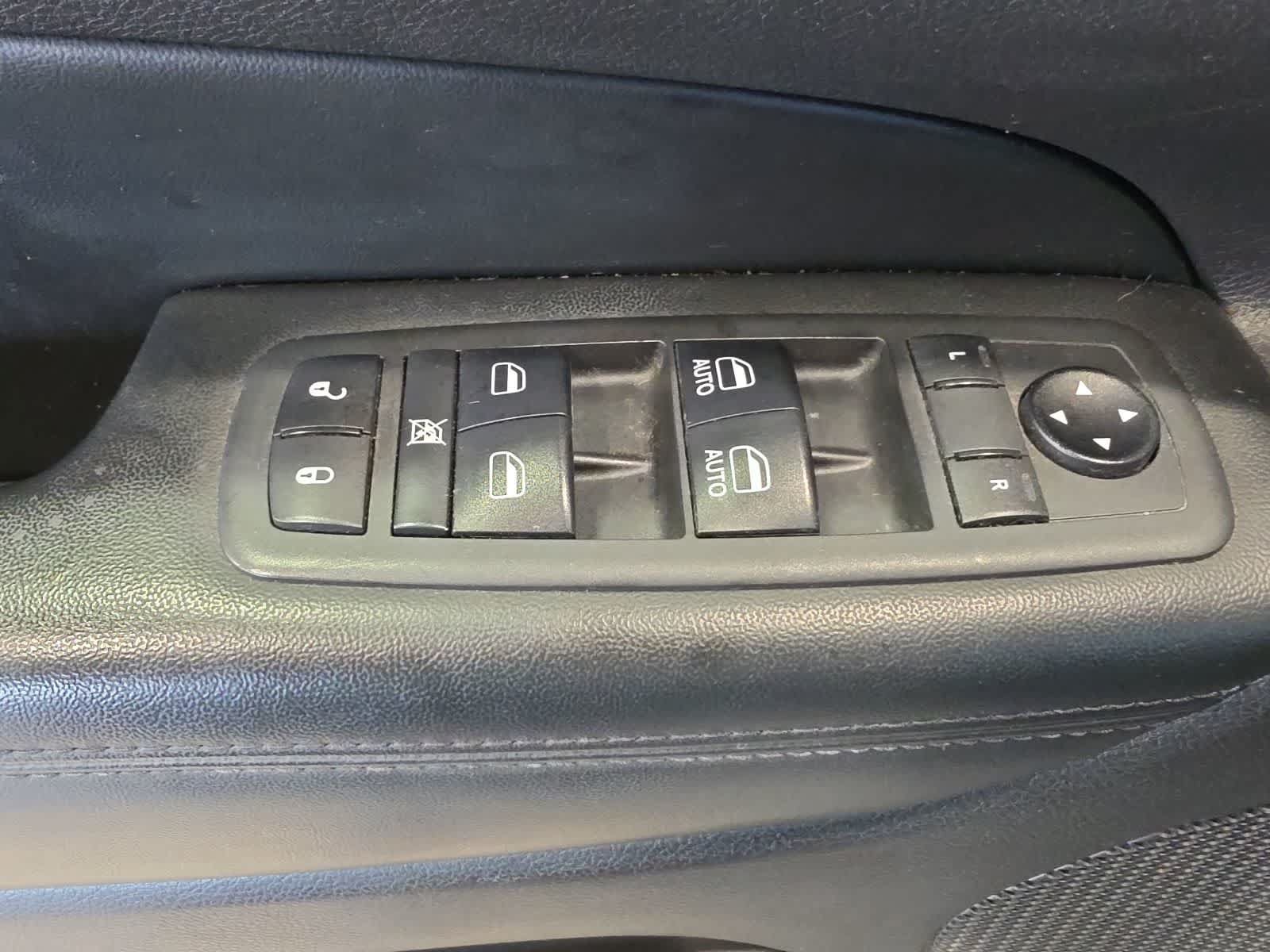 Used 2018 Jeep Grand Cherokee Altitude AWD/4WD image 18