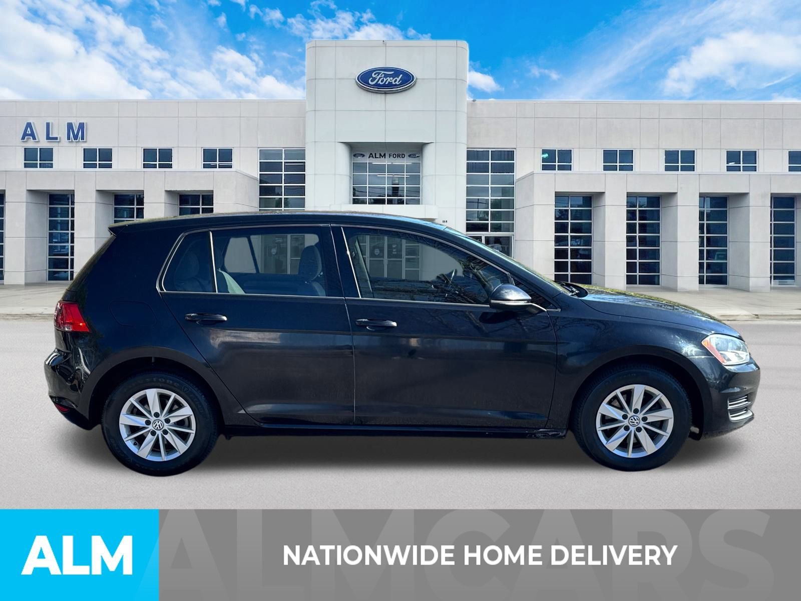 Used 2017 Volkswagen Golf SE image 4