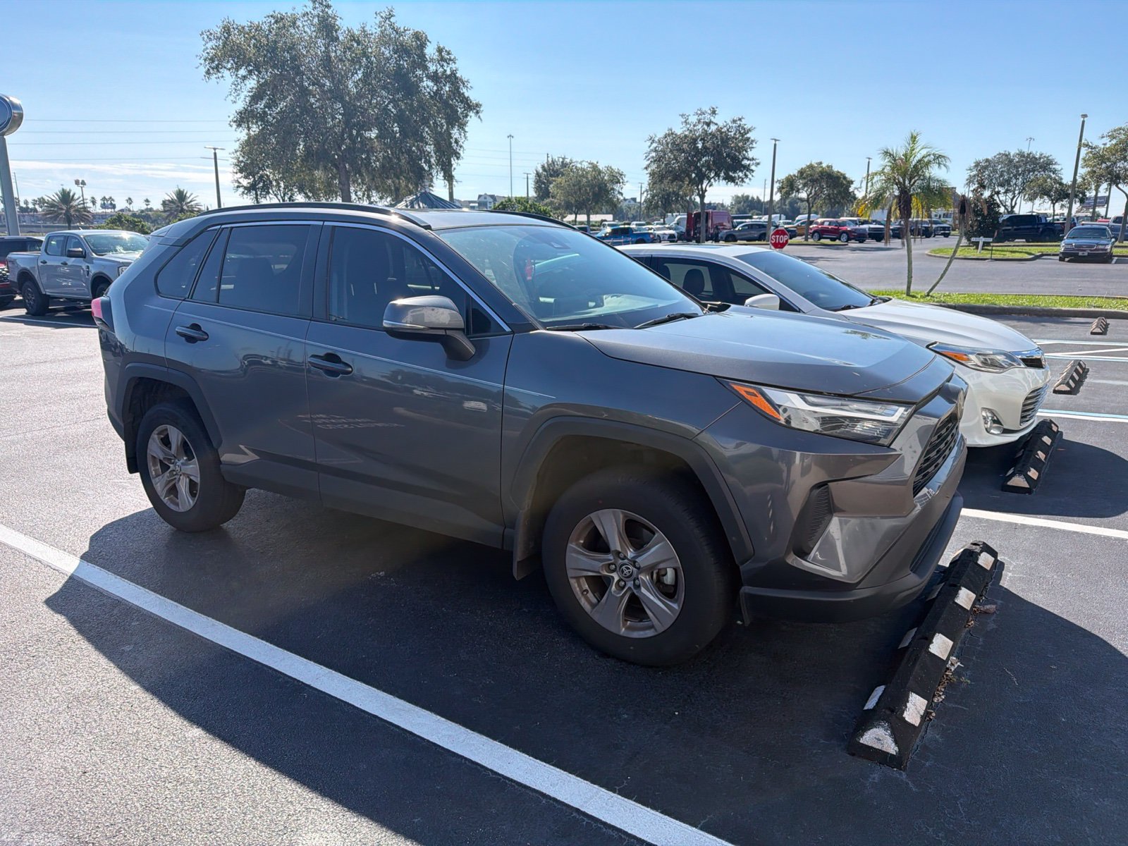 Used 2025 Toyota RAV4 XLE w/ Convenience Package FWD image 1