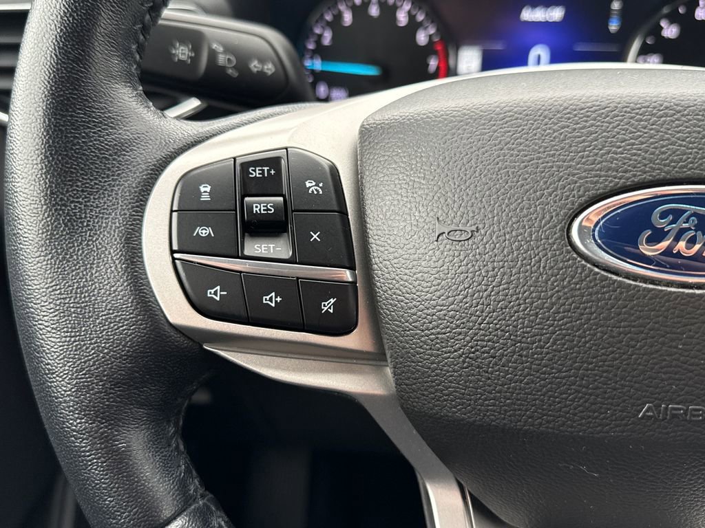 Certified 2022 Ford Explorer XLT w/ Equipment Group 202A image 16
