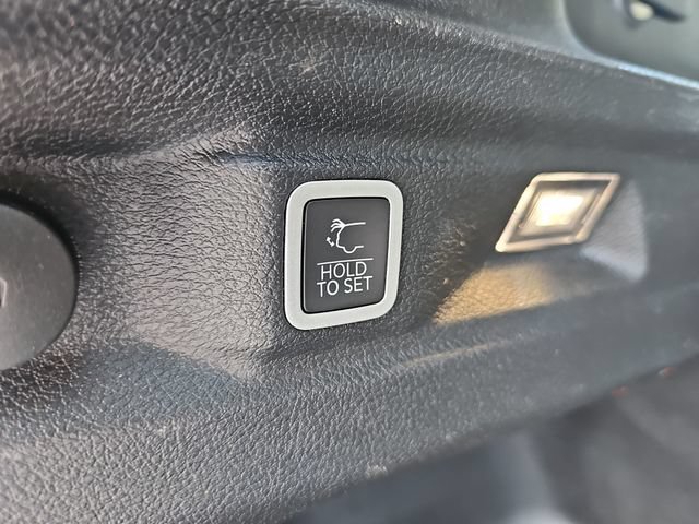 Used 2023 Jeep Grand Cherokee L Laredo w/ Luxury Tech Group I AWD/4WD image 16