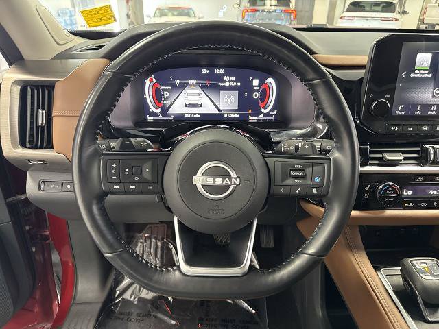 Used 2023 Nissan Pathfinder Platinum w/ Lighting Package (N92) AWD/4WD image 16
