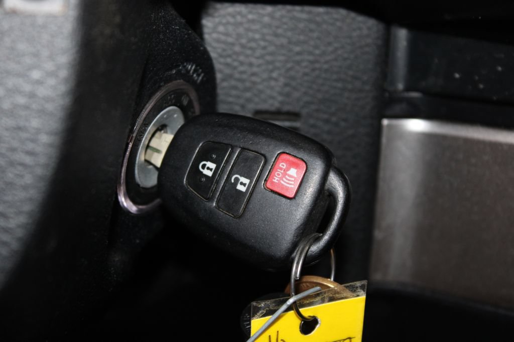 Used 2020 Toyota Tacoma SR w/ SR Convenience Package RWD image 41