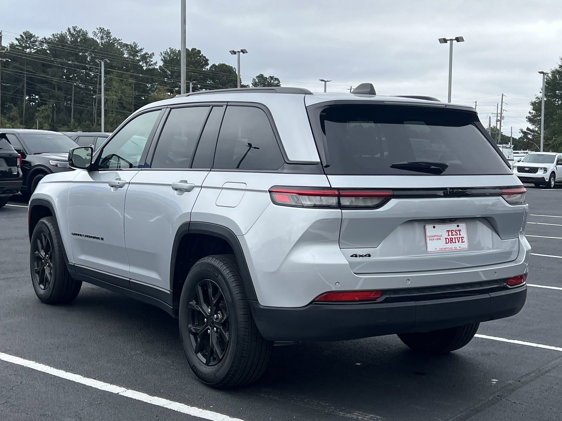 Used 2024 Jeep Grand Cherokee Altitude image 5