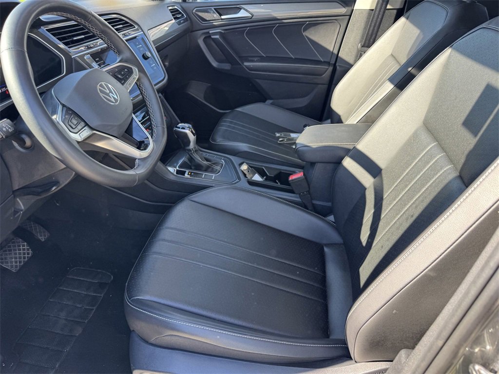Used 2024 Volkswagen Tiguan SE image 9
