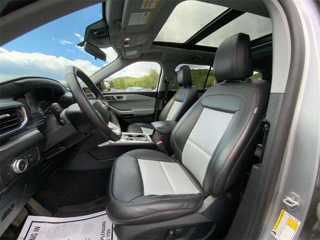 Certified 2022 Ford Explorer XLT w/ Equipment Group 202A image 11