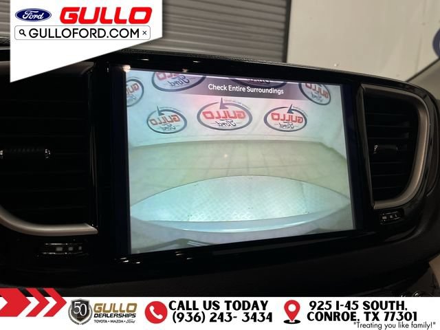 Used 2023 Chrysler Pacifica Touring-L FWD image 25