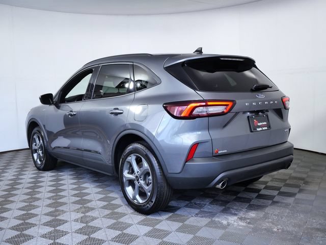 Certified 2025 Ford Escape ST-Line Select AWD/4WD image 4