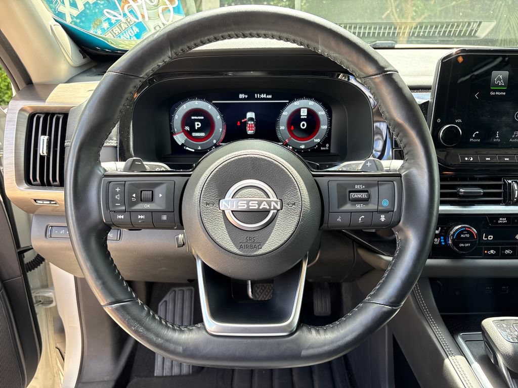 Used 2024 Nissan Pathfinder Platinum w/ Black Appearance Package FWD image 18