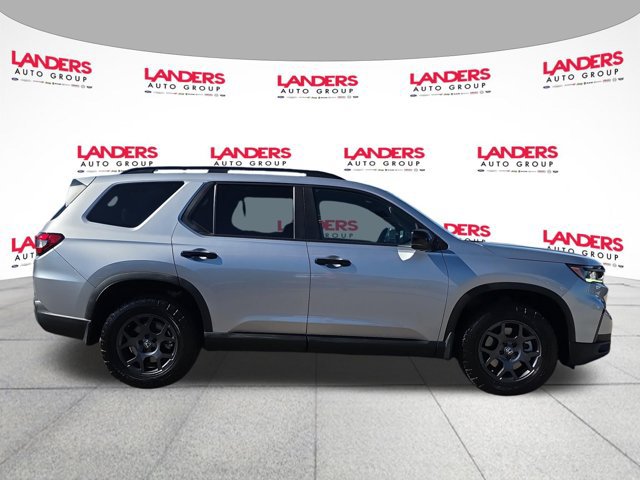 Used 2025 Honda Pilot TrailSport image 2