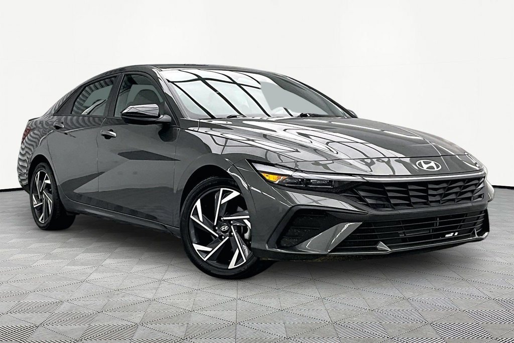 Used 2025 Hyundai Elantra Sport FWD image 12