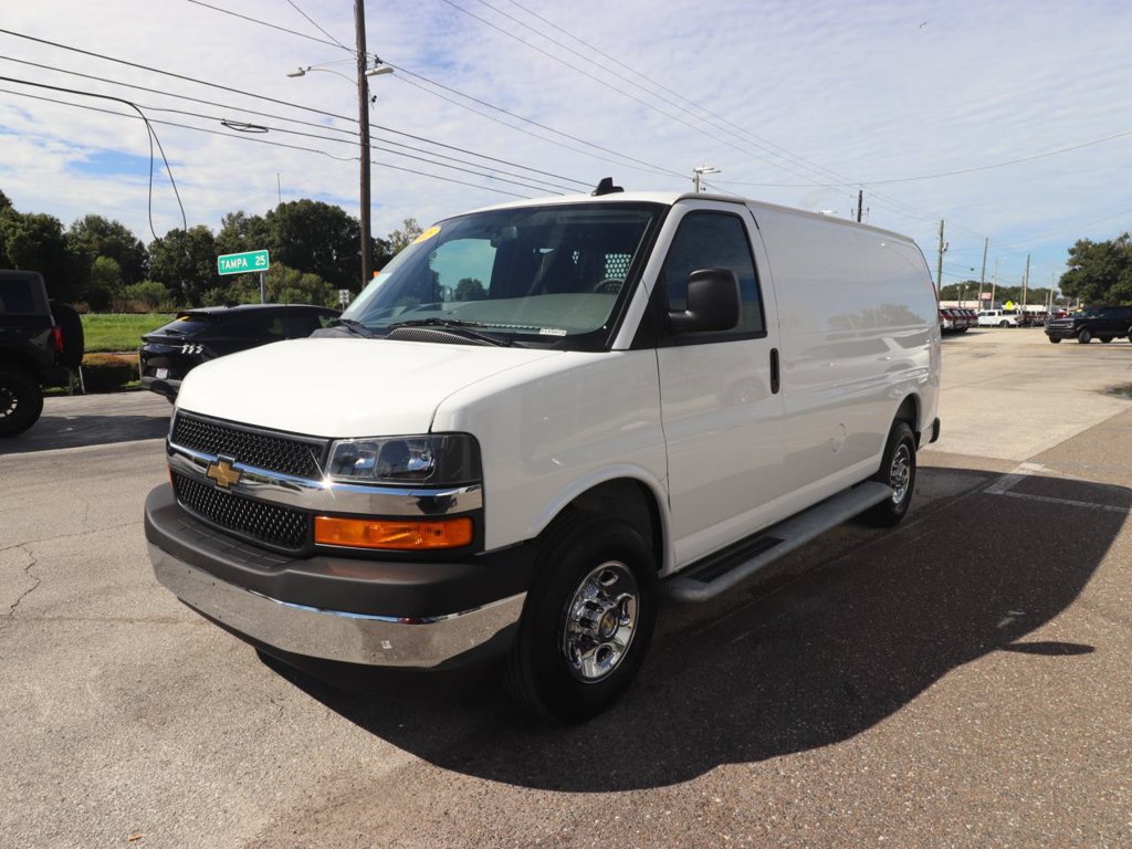 Used 2025 Chevrolet Express 2500 w/ Driver Convenience Package RWD image 5