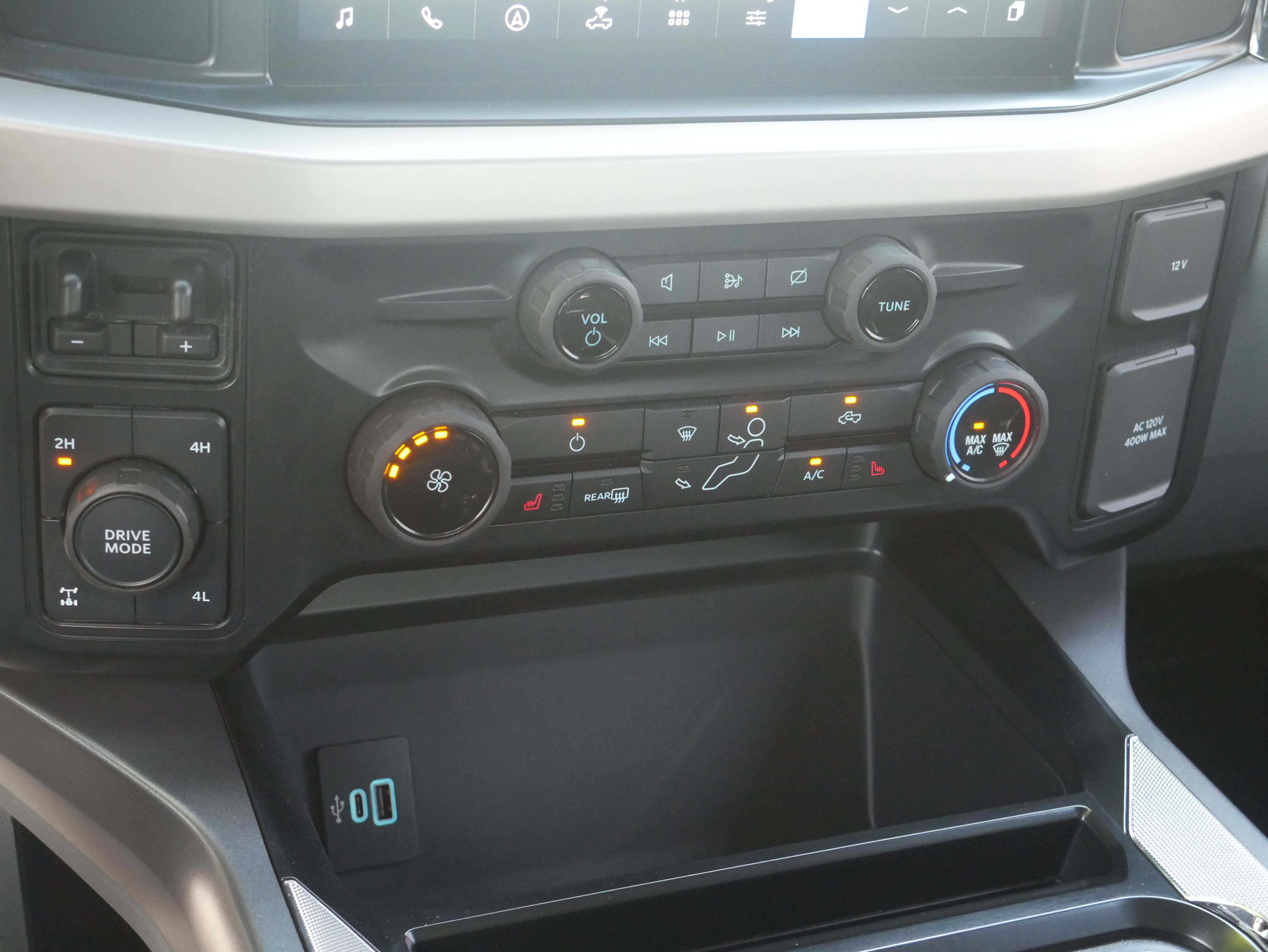 Certified 2023 Ford F250 XLT w/ XLT Premium Package AWD/4WD image 17