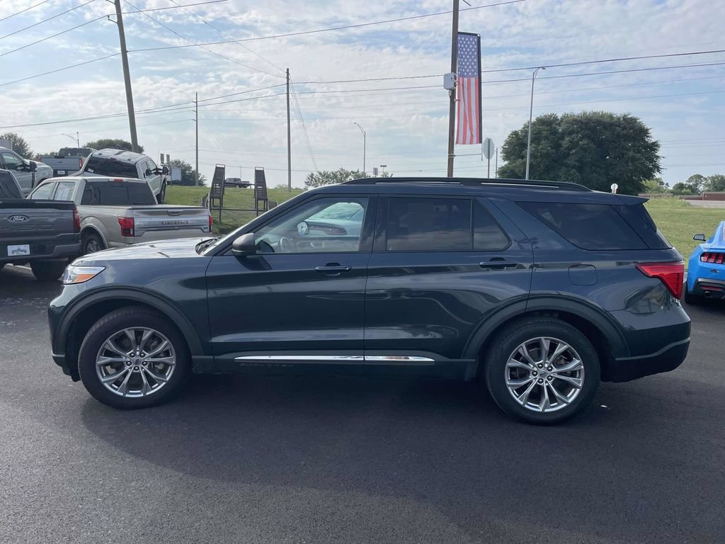 Certified 2022 Ford Explorer XLT w/ Equipment Group 202A RWD image 6