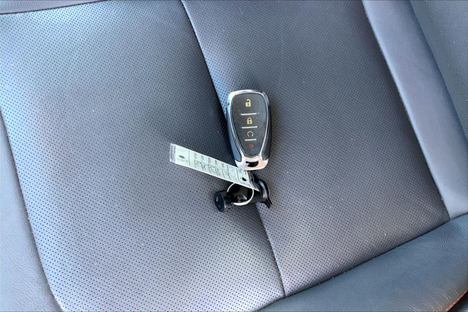 Used 2019 Chevrolet Bolt Premier w/ Infotainment Package FWD image 13