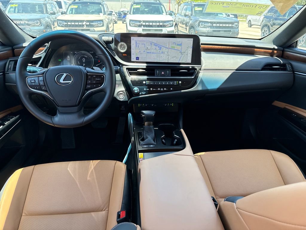 Used 2025 Lexus ES 300h w/ Premium Package FWD image 5