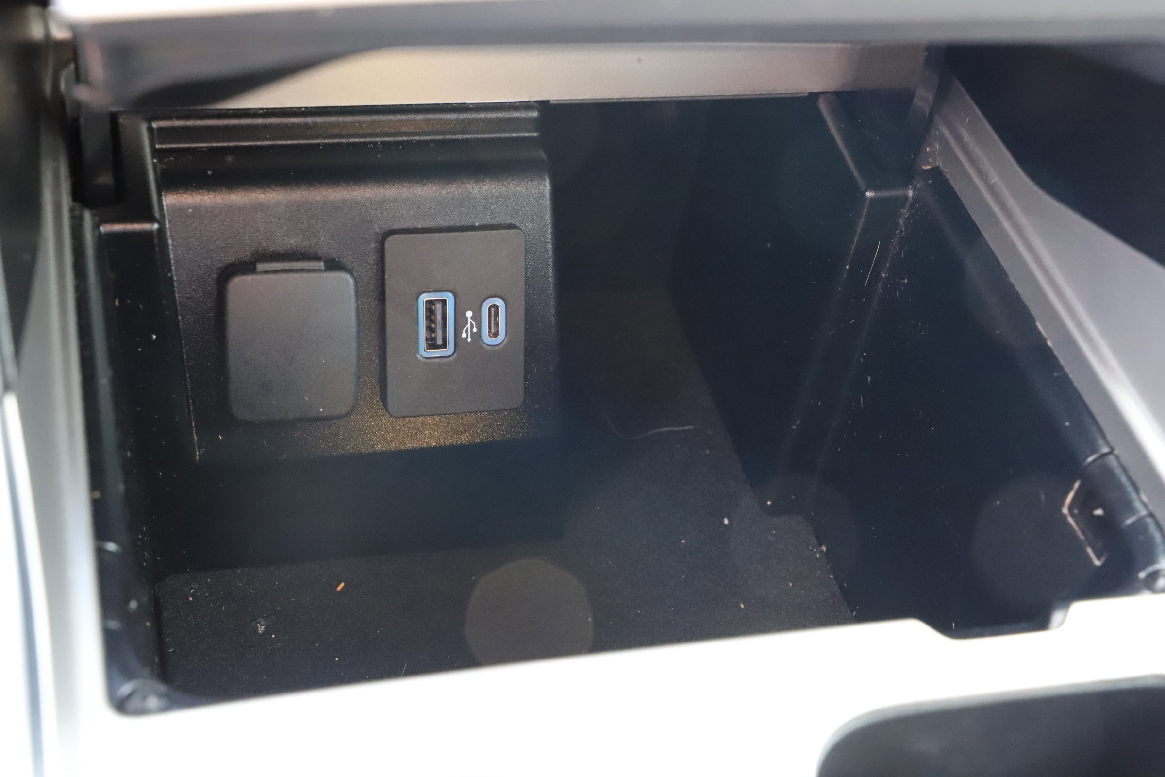 Certified 2023 Ford Explorer XLT w/ Equipment Group 202A image 31